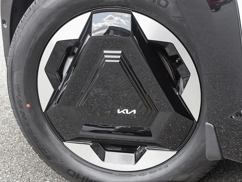 2026 Kia EV9 Land w/Premium Package AWD