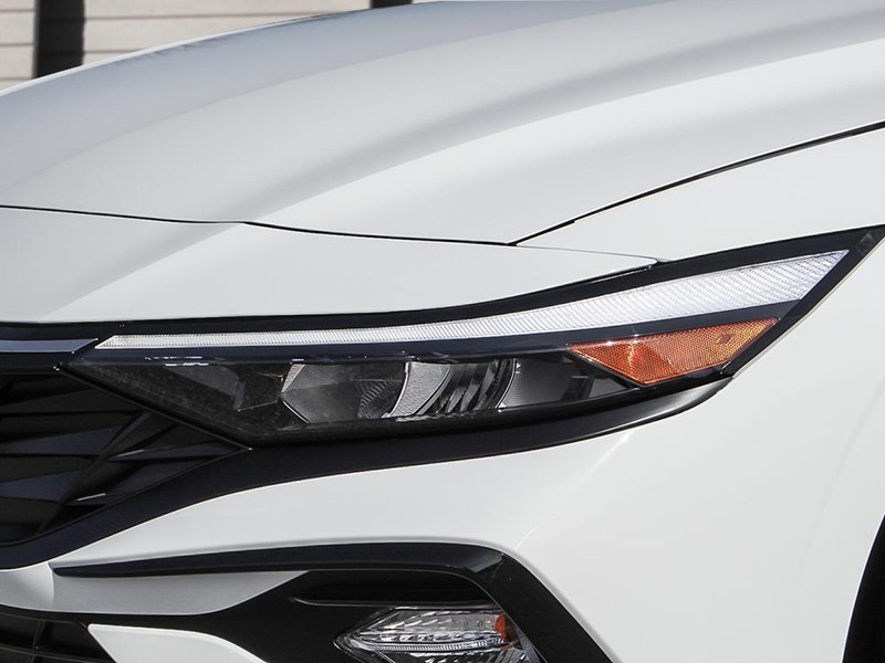 2025 Hyundai Elantra Luxury IVT