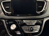 2027 Chrysler Pacifica Select image 4
