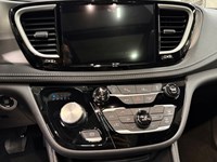 2027 Chrysler Pacifica Limited AWD