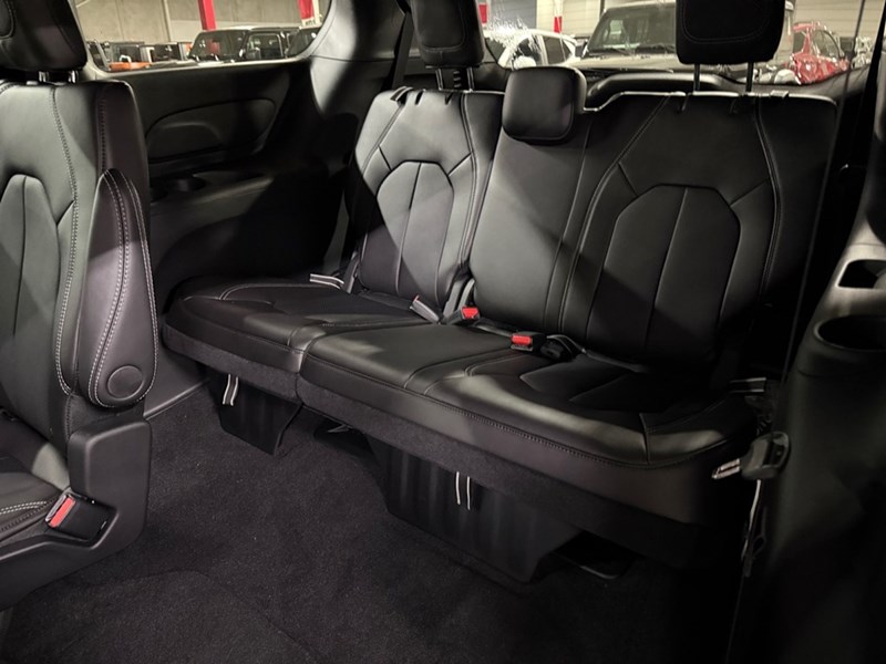 2027 Chrysler Grand Caravan SXT 2WD