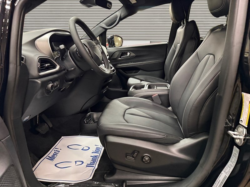 2027 Chrysler Grand Caravan SXT 2WD