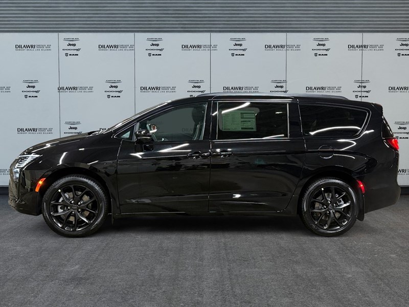 2027 Chrysler Pacifica Limited AWD