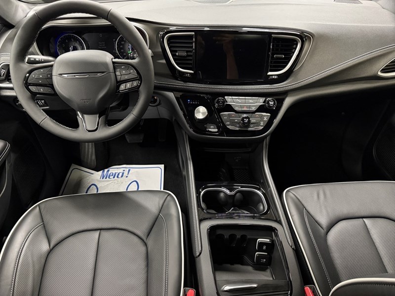 2027 Chrysler Pacifica Limited AWD