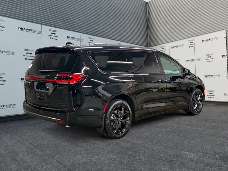 2027 Chrysler Pacifica Limited AWD