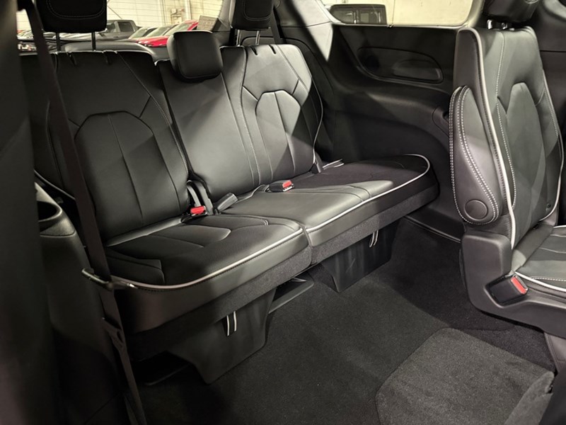 2027 Chrysler Pacifica Limited AWD