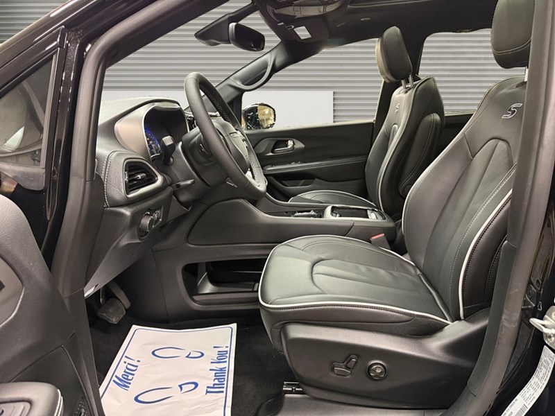 2027 Chrysler Pacifica Limited AWD