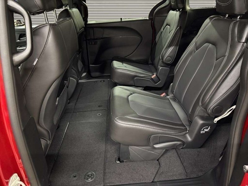 2027 Chrysler Grand Caravan SXT 2WD