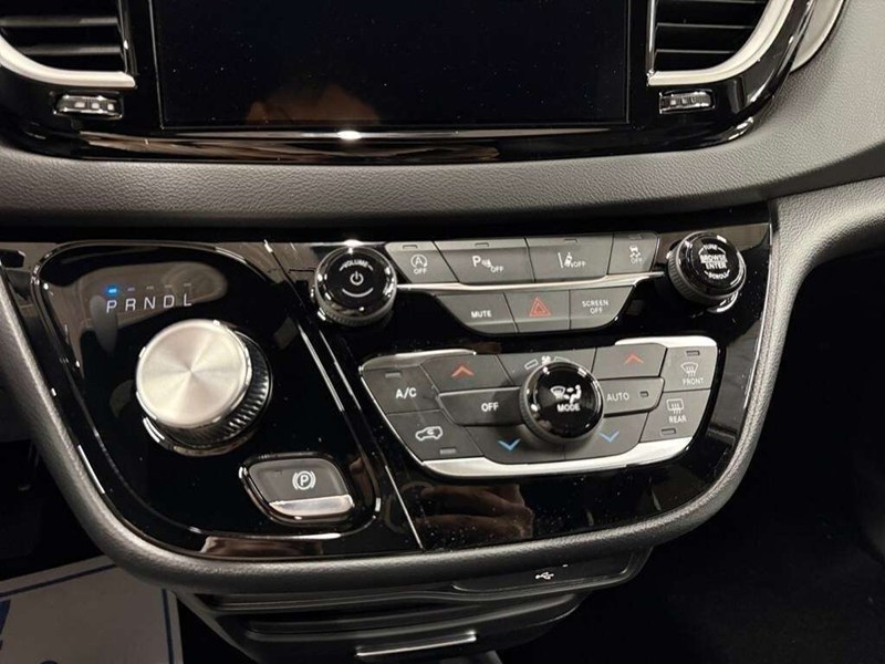 2027 Chrysler Grand Caravan SXT 2WD