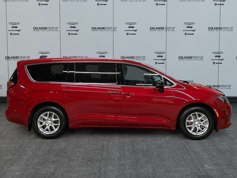 2027 Chrysler Grand Caravan SXT 2WD