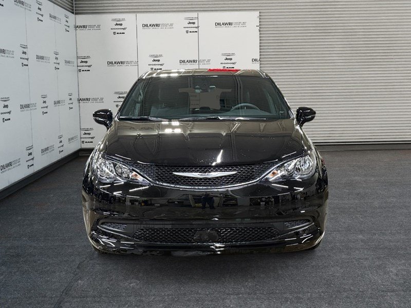 2027 Chrysler Grand Caravan SXT 2WD