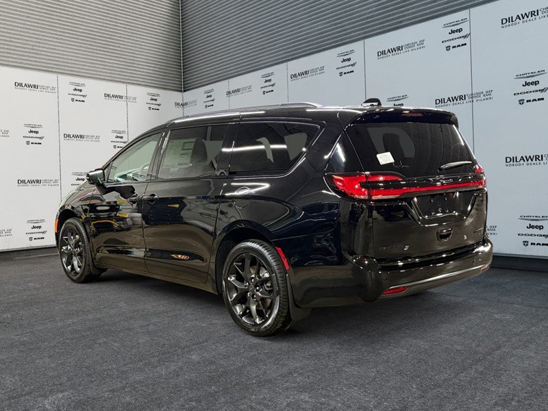 2027 Chrysler Pacifica Limited AWD