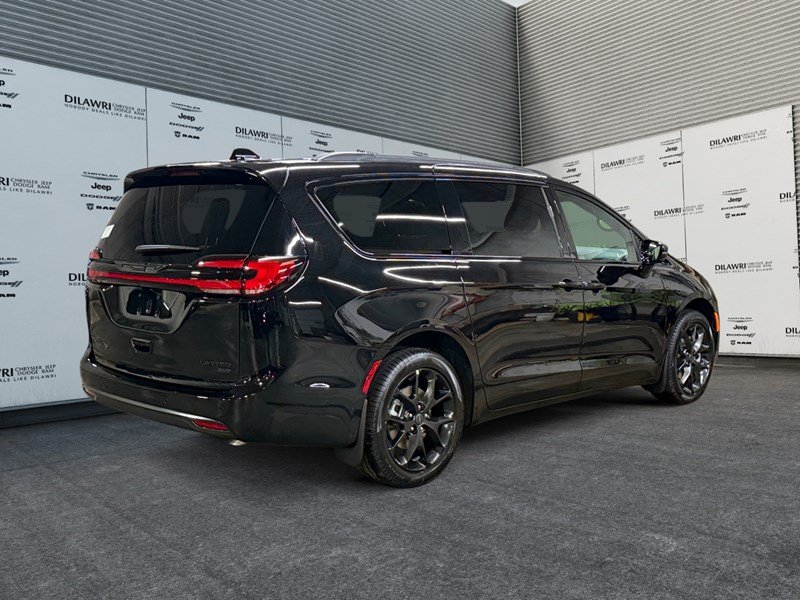 2027 Chrysler Pacifica Limited AWD