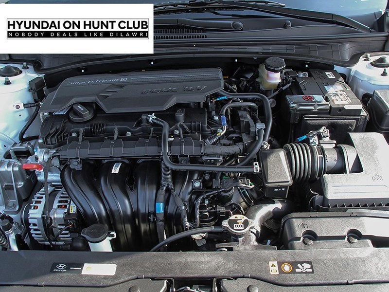 2025 Hyundai Elantra Luxury IVT