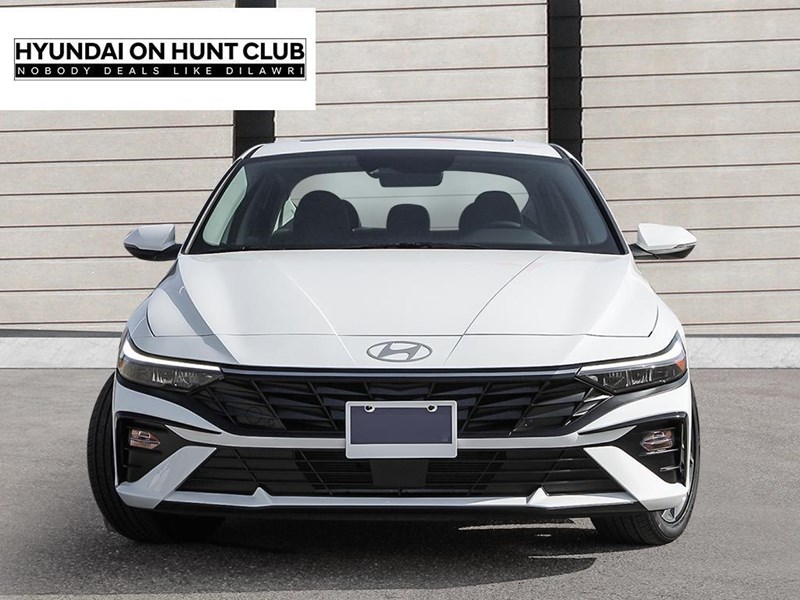 2025 Hyundai Elantra Luxury IVT