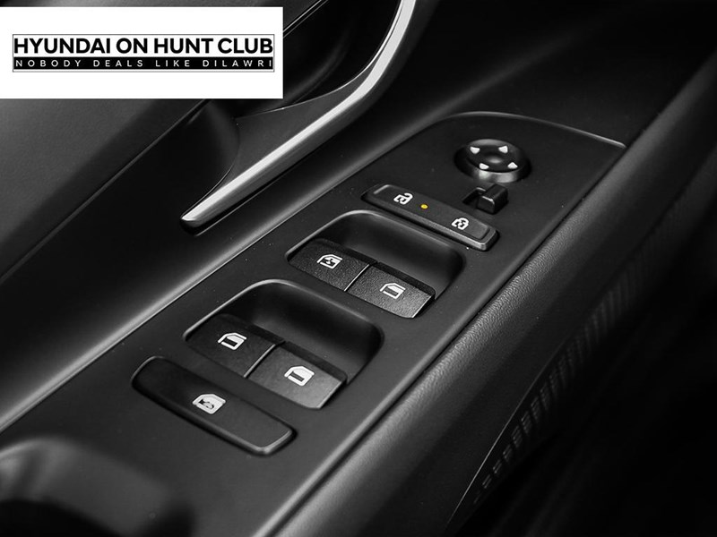 2025 Hyundai Elantra Luxury IVT