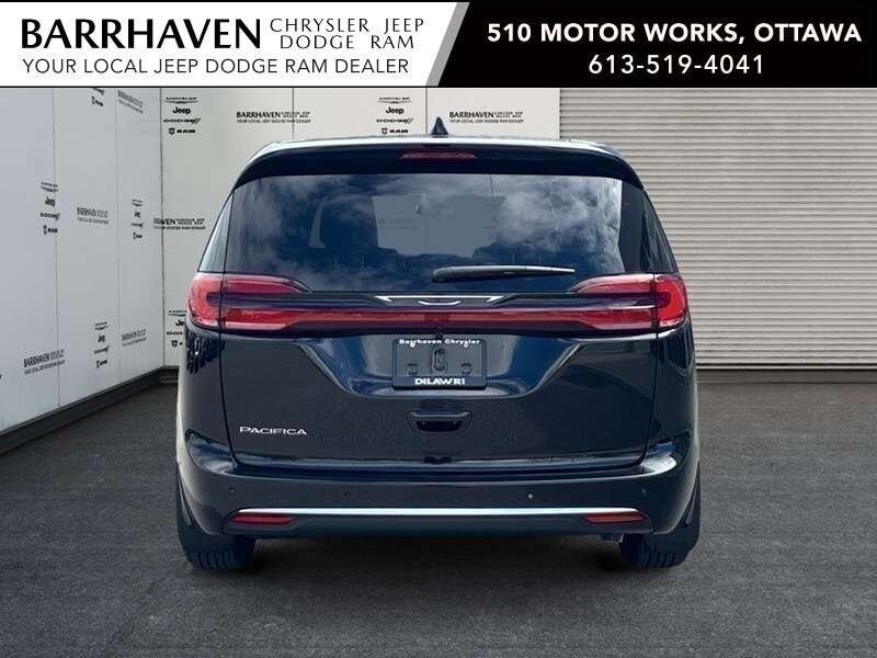2027 Chrysler Pacifica Select FWD