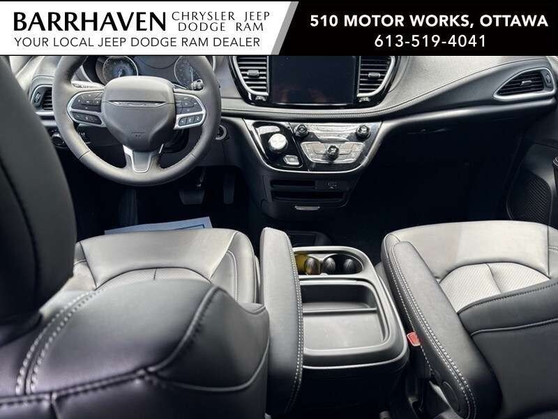 2027 Chrysler Pacifica Select FWD