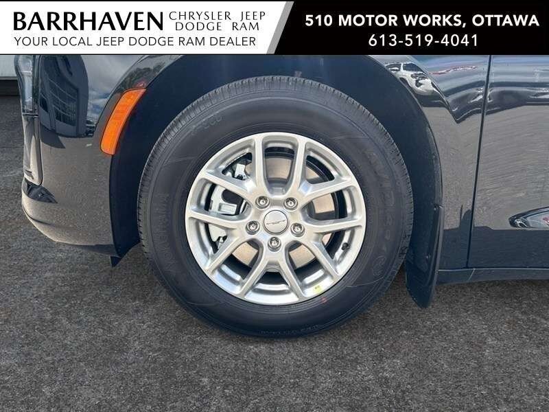 2027 Chrysler Pacifica Select FWD