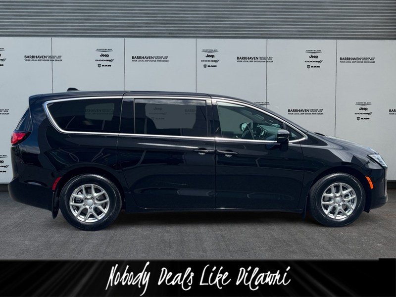 2027 Chrysler Pacifica Select