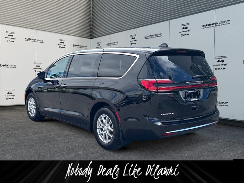 2027 Chrysler Pacifica Select